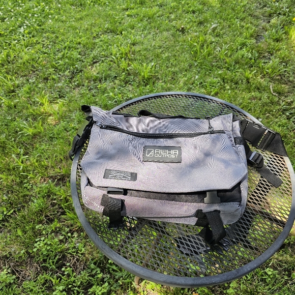 Alpha Outpost Small Messenger Bag - Picture 2 of 5